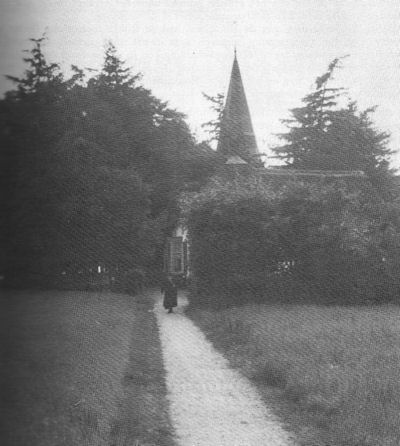 Het inmiddels opgeheven kerkpad naar de hervormde kerk in Bergharen.