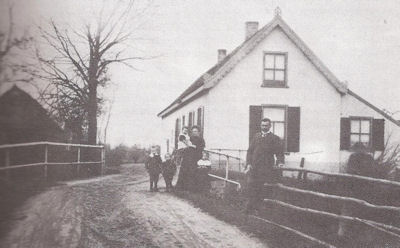 Tolhuis en Tolbrug tussen 1883 en 1934.